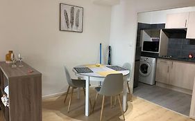 Aubenas : Beau Studio, Proche Du Chateau