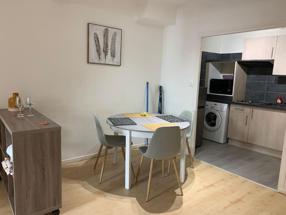 Aubenas : Beau Studio, Proche Du Chateau Extérieur photo
