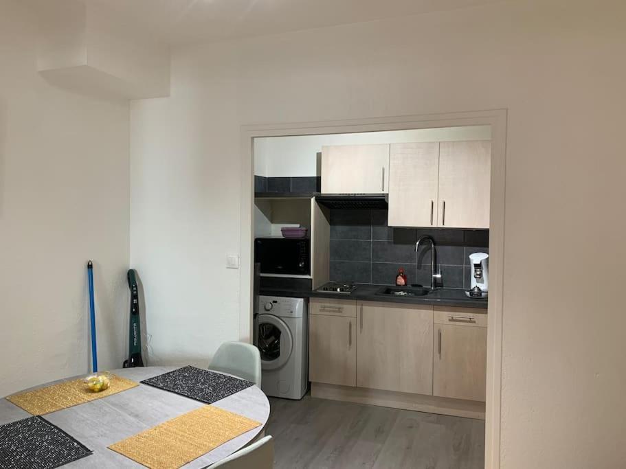 Aubenas : Beau Studio, Proche Du Chateau Extérieur photo